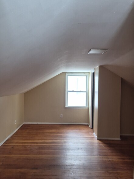 Building Photo - 615 E Mansfield Ave