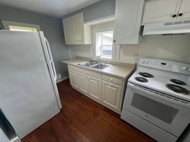 Building Photo - Quaint 1 Bedroom