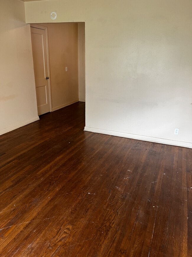 Building Photo - 1126 Bailey Ave