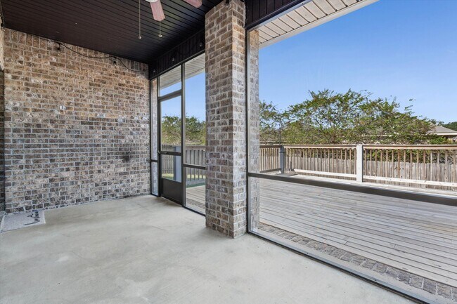 Building Photo - 10421 Fionn Loop