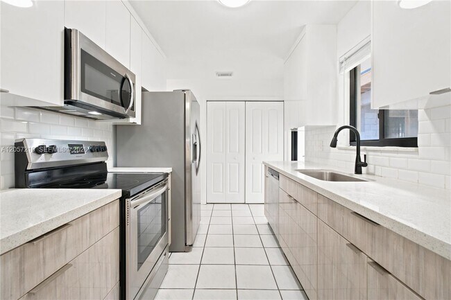 Building Photo - 3461 SW 24th St