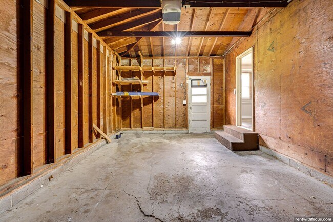 Building Photo - 1500 W Pershing St