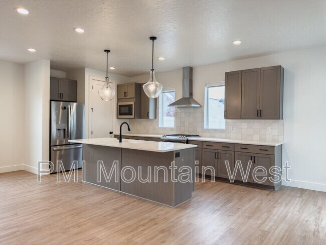 Building Photo - 331 S 680 W