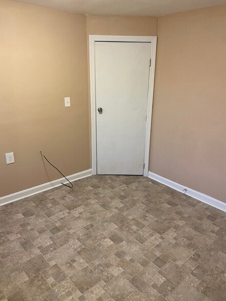 Building Photo - 156 Cedar St