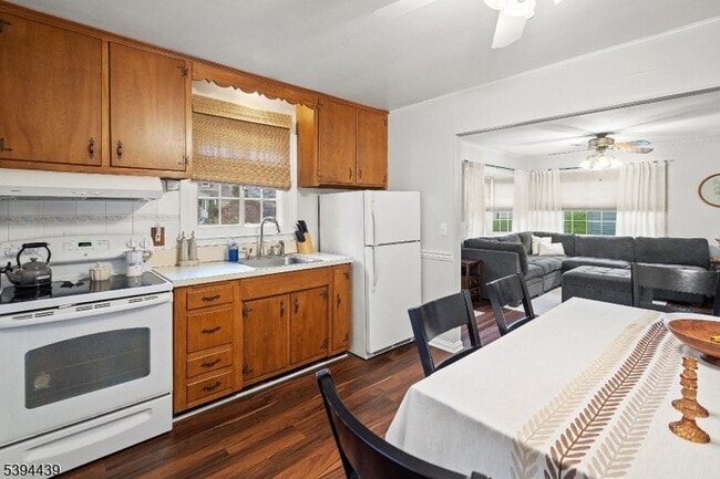 Building Photo - 90 Ford Rd