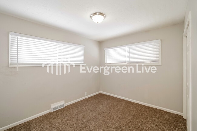 Building Photo - 6806 E 114th Terrace