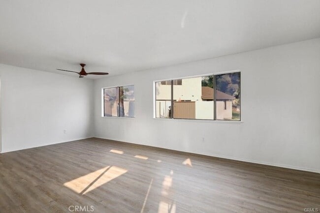 Building Photo - 442 N Vía Porto