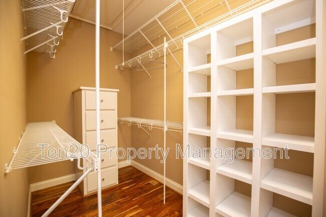 Building Photo - 4701-12 Turnberry Ln