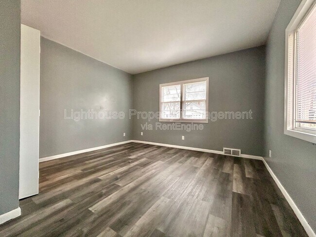 Building Photo - 1461 Leahy St