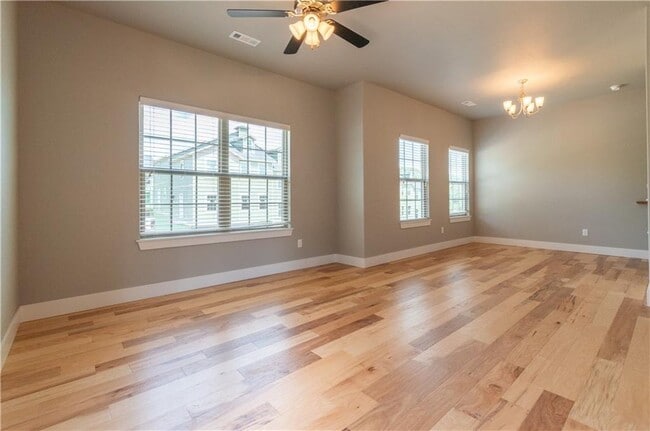 Building Photo - 2819 W Auburn Dr