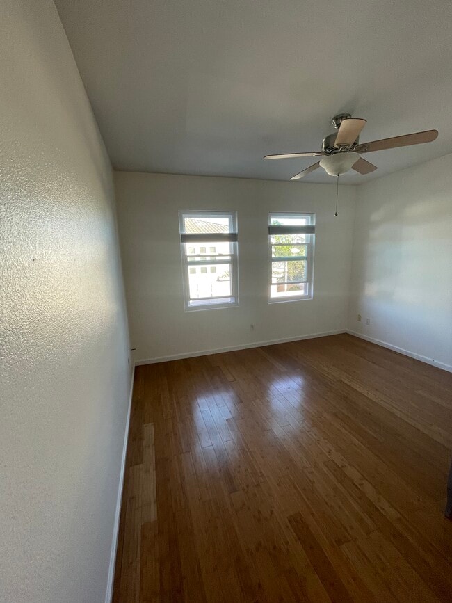 Building Photo - 6471 Kingbird Ln