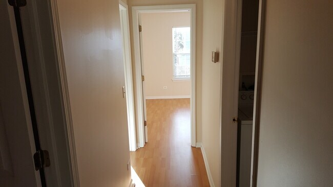 Building Photo - 1197 N Red Oak Cir