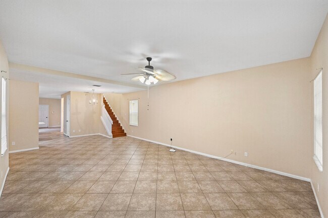 Building Photo - 2567 SE Ruskin Dr