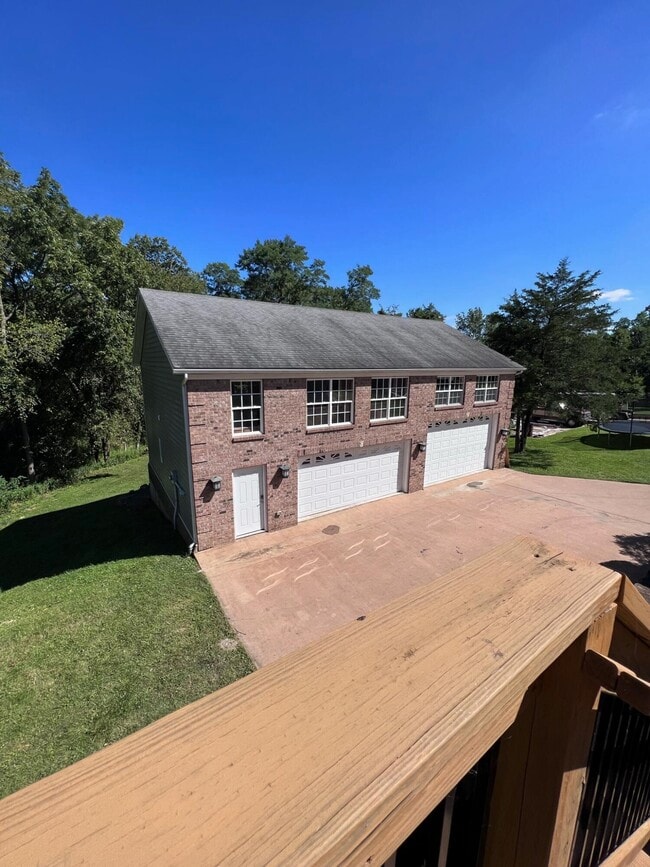 Building Photo - 212 Lakeside Dr