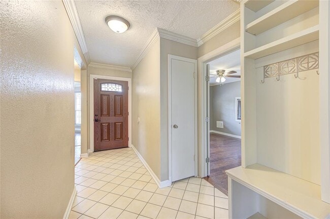 Building Photo - 4705 Dogwood Dr