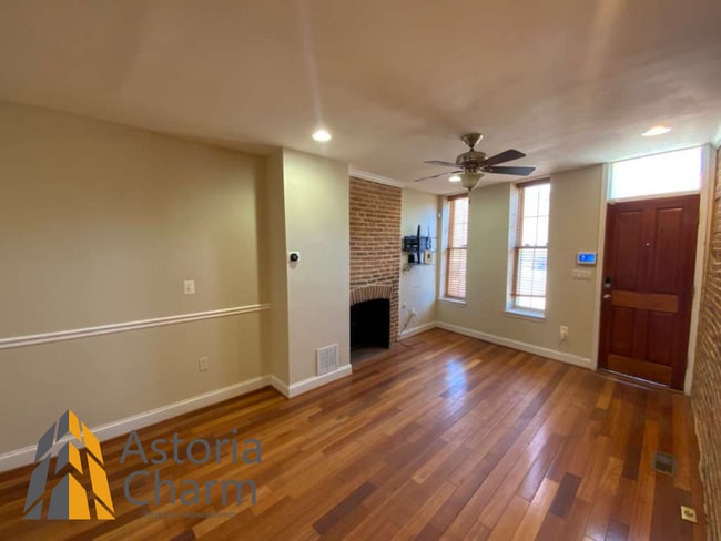 Building Photo - Stylish 2 Bedroom with Spa Bath, Hardwood Floors and Parking