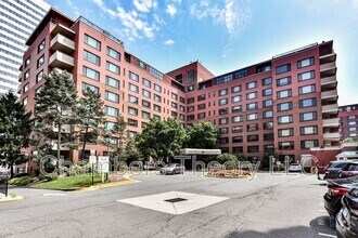 Building Photo - 1021 Arlington Blvd