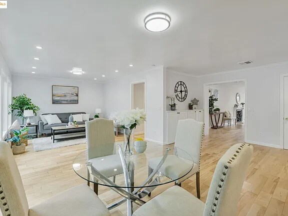 Building Photo - 1431 Sunset Loop