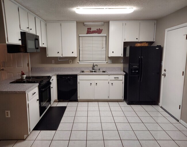 Building Photo - 8826 Minnow Creek Dr