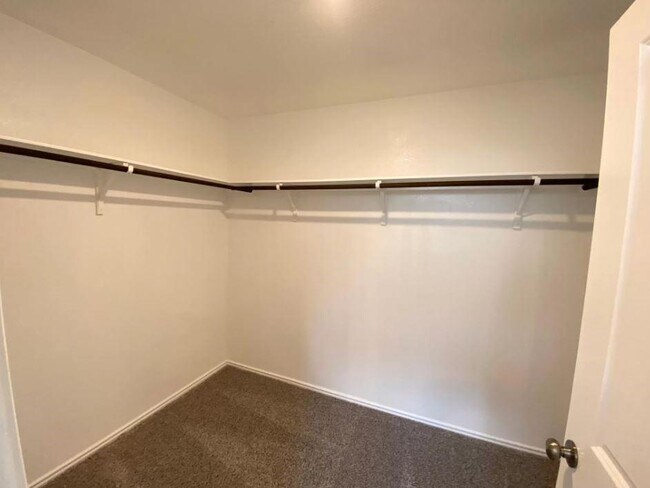 Building Photo - 480 Jack Ryan