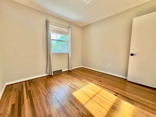 Building Photo - 5247 Silvertown Dr