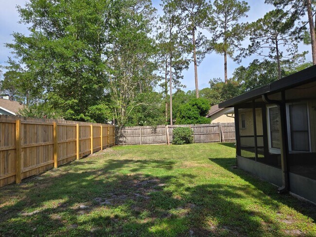 Building Photo - Springtree - Beautiful, spacious home