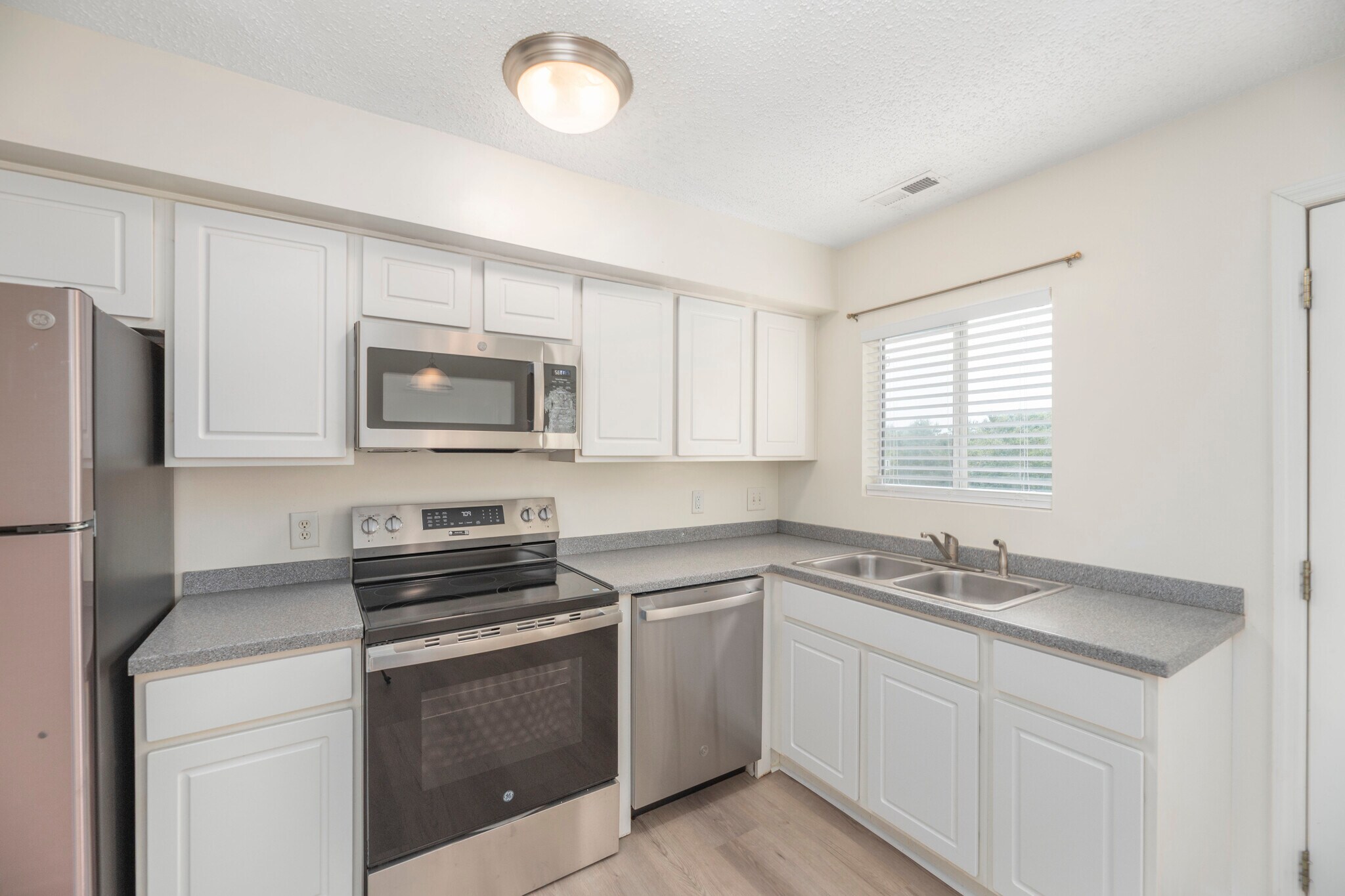 Kitchen - 41 Beri Dr