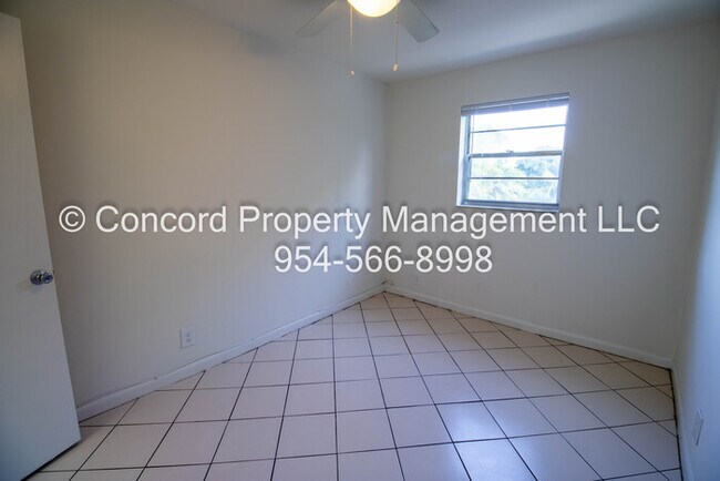 Building Photo - ASK ABOUT OUR SPECIALS! 2/1.5 Townhouse St...