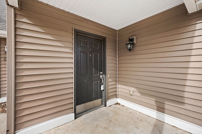 Building Photo - Wonderful two-story house