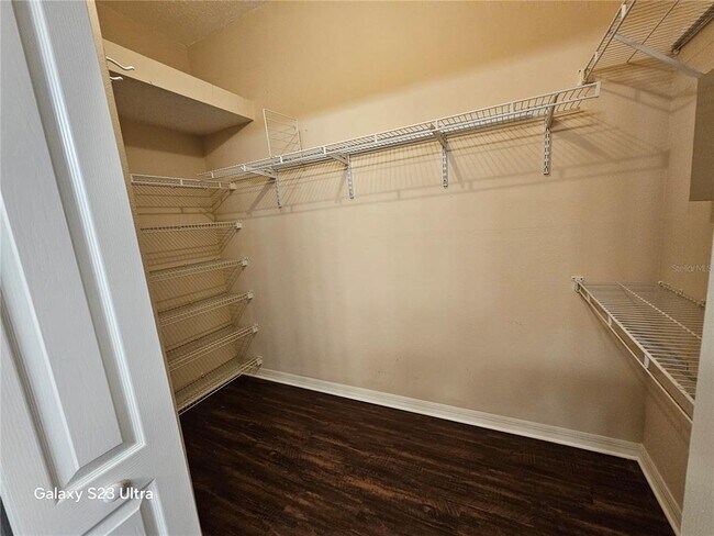 Building Photo - 9852 Bridgeton Dr