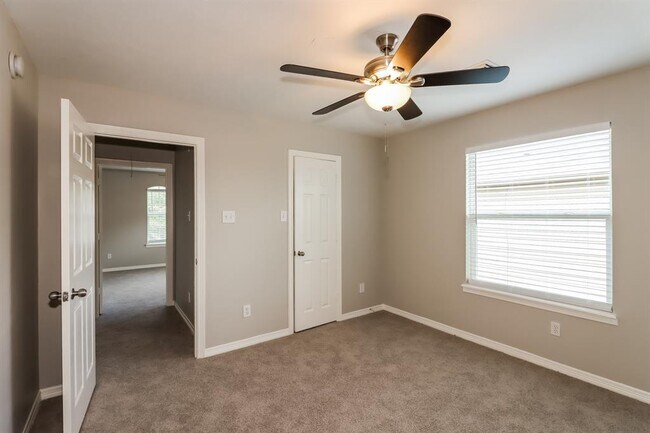 Building Photo - 1023 Casting Springs Way