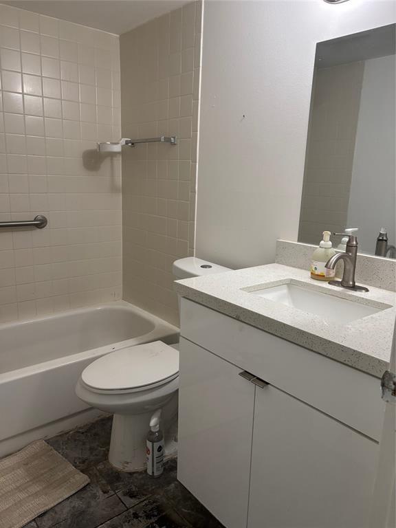 Building Photo - 1540 Glen Oaks Dr E