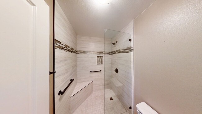 Building Photo - Beautiful 4 Bedroom 2 Bathroom House in Be...