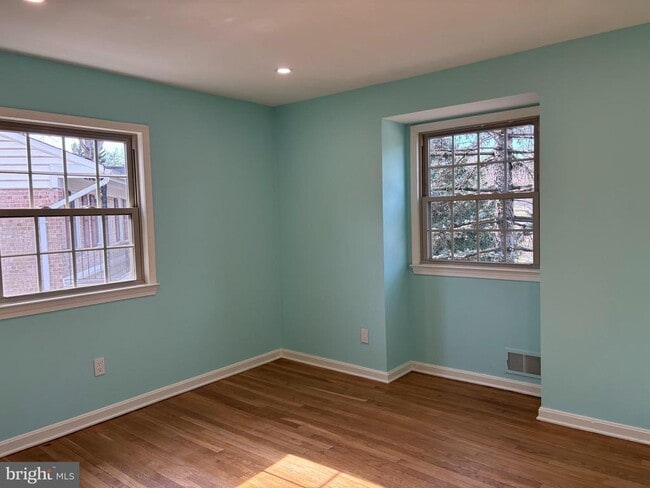 Building Photo - 1249 Derbyshire Rd