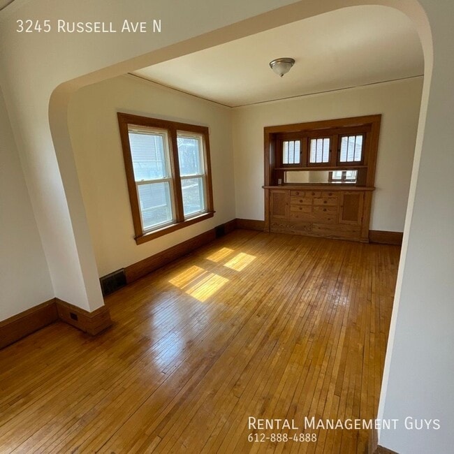 Building Photo - Charming 2 Bed/1 Bath + Den for Rent!