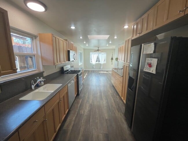 Building Photo - 2103 Starburst Ln