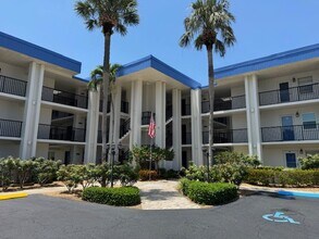 Building Photo - Furnished 2/2 Seasonal in Seven Lakes
