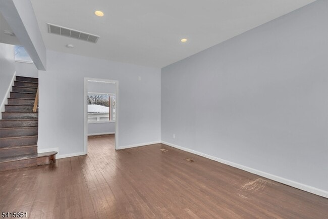 Building Photo - 323 Van Houten Ave