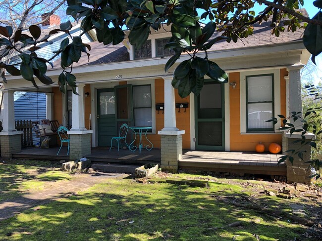 Primary Photo - 1 bed bath Duplex on Barber St.