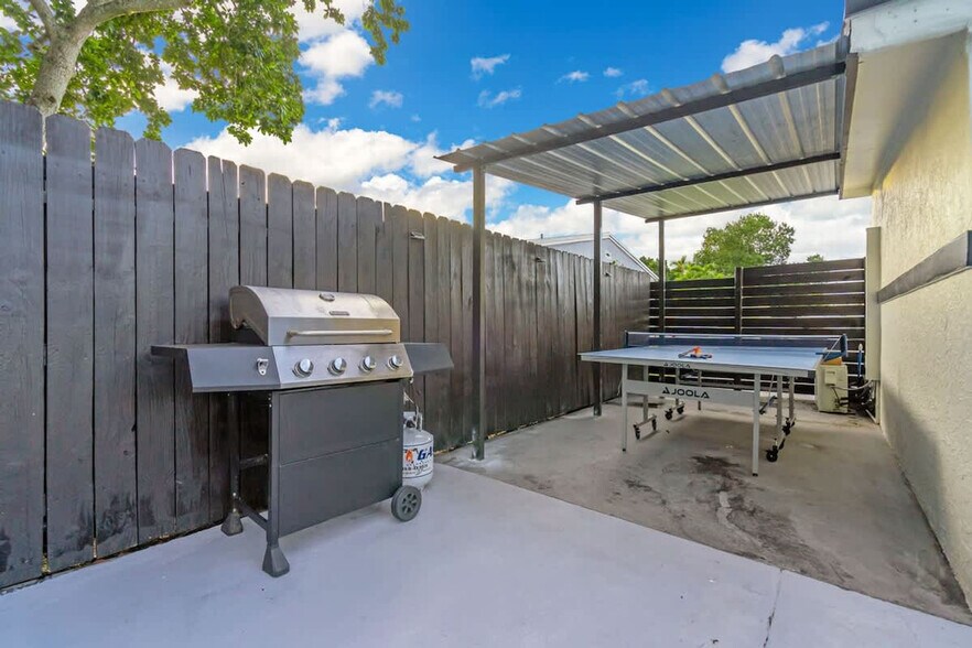 Building Photo - 18715 NW 10th Ct