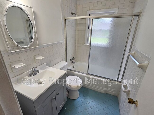 Building Photo - 609 Shepherd St