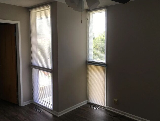 Guest Bedroom - 10806 Seward St