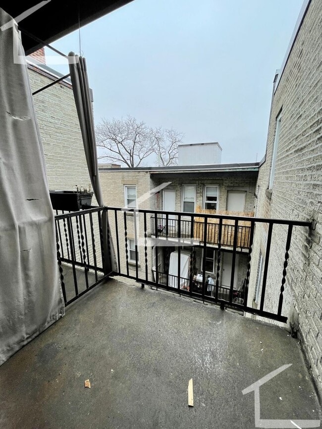 Building Photo - No Brokers Fee, No Security Deposit, Heat, Hot Water Included, Laundry on a Site
