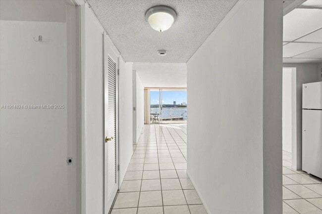 Building Photo - 18011 Biscayne Blvd