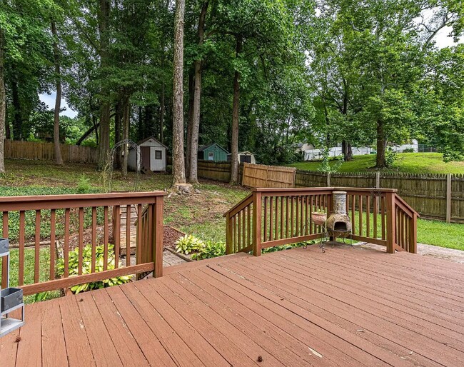 Building Photo - 2126 Briarwood Dr