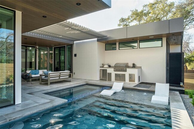 Building Photo - 4811 Timberline Dr