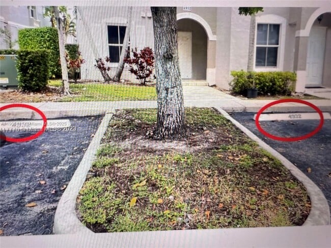 Building Photo - 4932 SW 140th Terrace