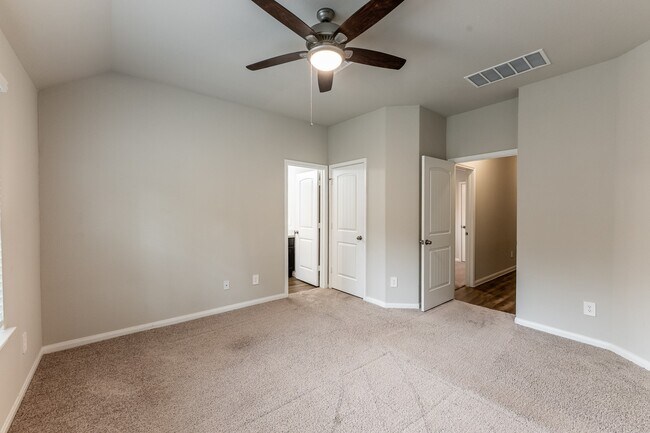 Building Photo - 207 Black Bear Dr