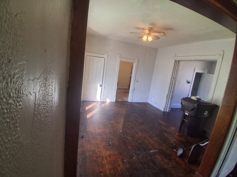 Building Photo - 1117 NE Glendale Ave