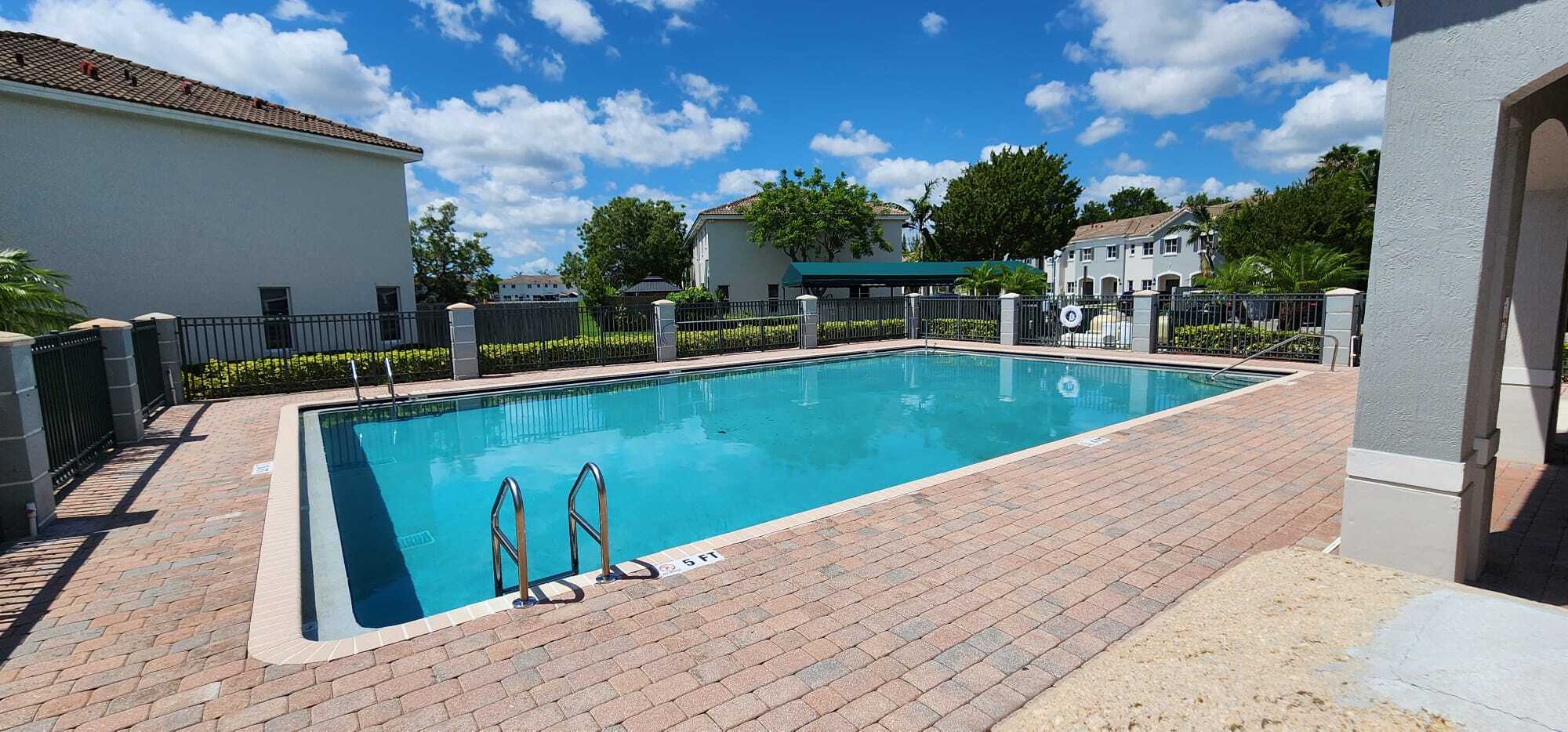 Building Photo - 2940 SE 15th Ter